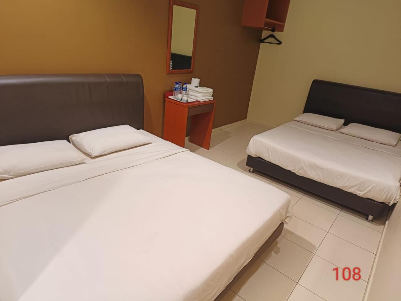 Doris Hotel Malacca Bagian luar foto